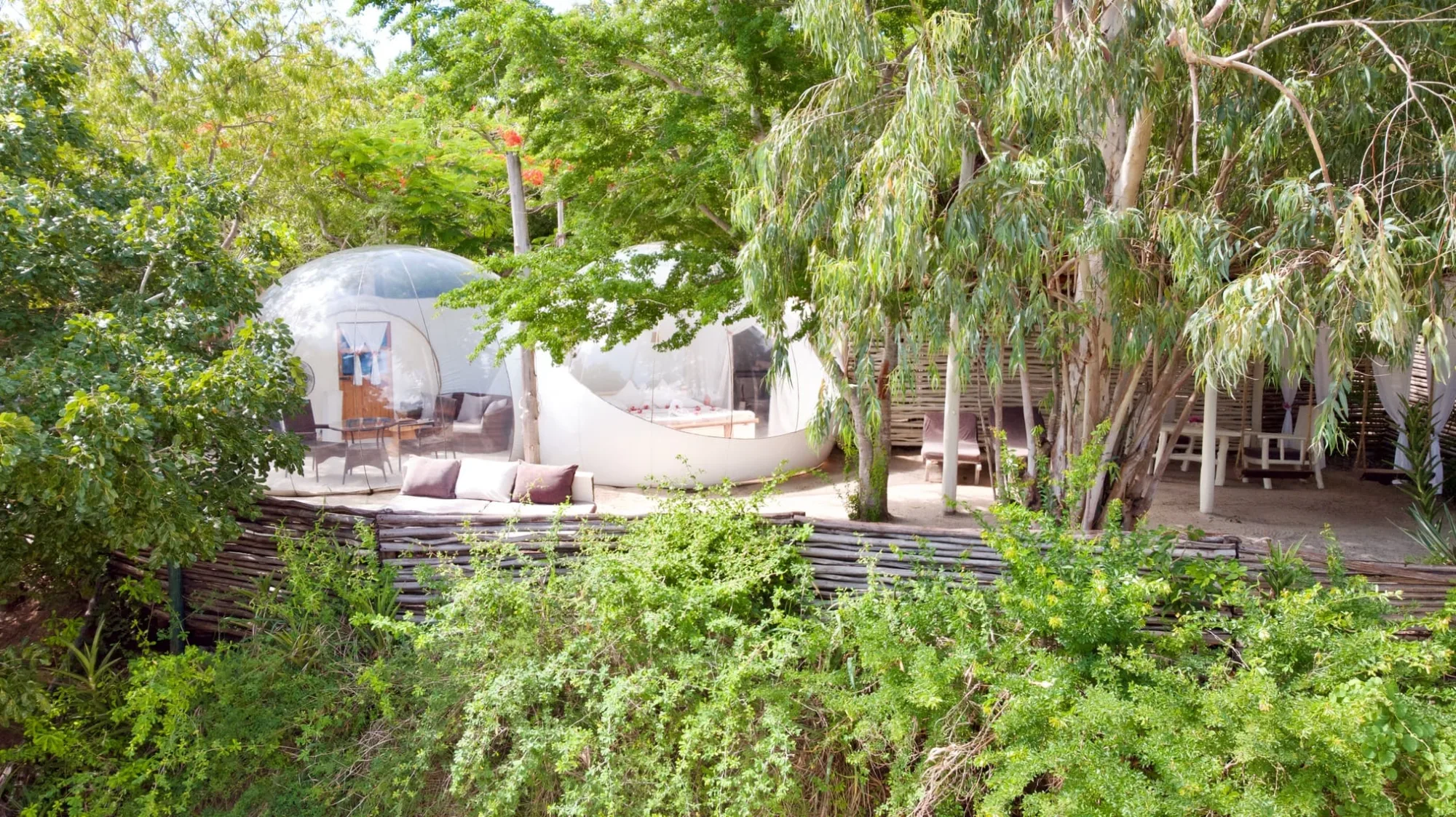 Lagoon bubble lodge